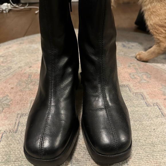 Urban Outfitters Lara Leather Booties IN BOX - Picture 5 of 6